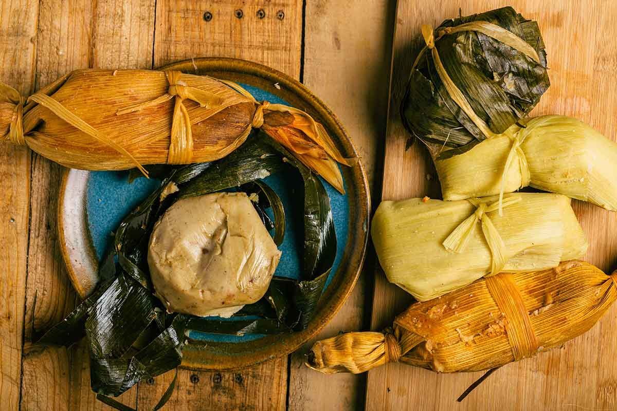 ¿Qué ingredientes llevan los tamales y como se hacen?