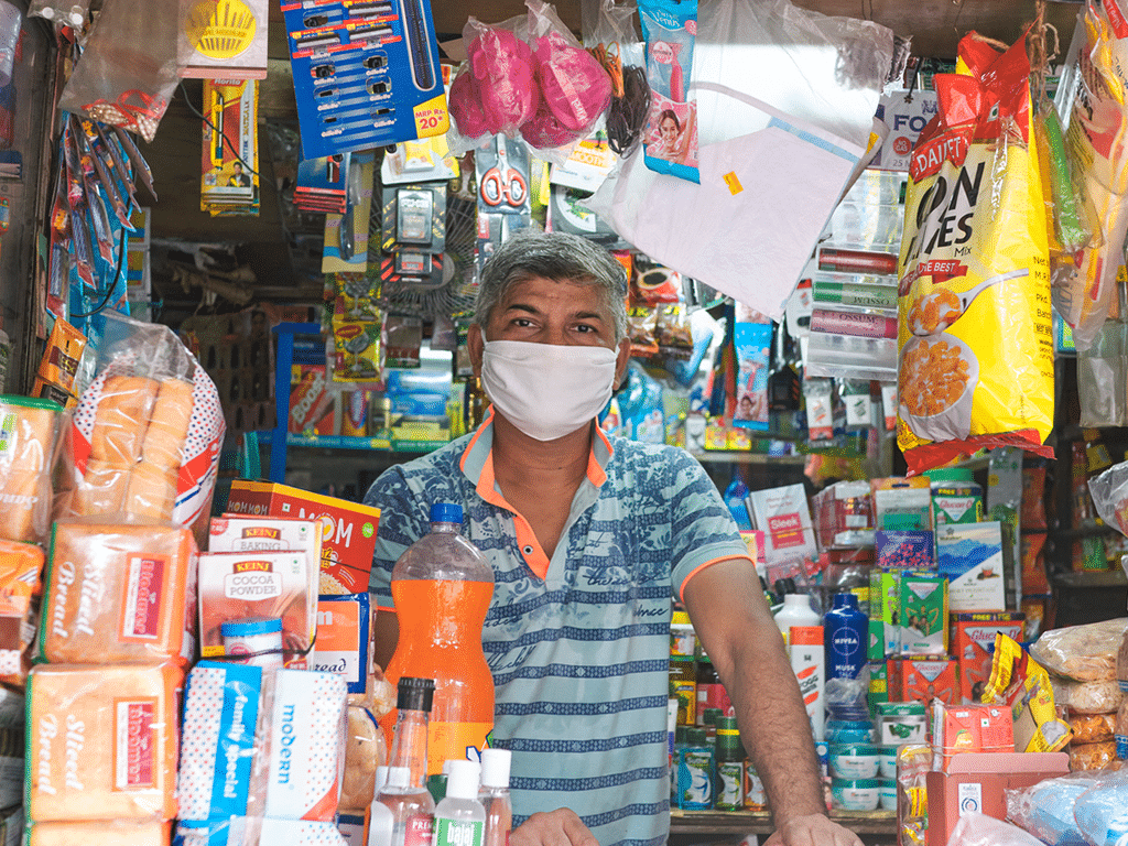 ¿Cómo organizar una tienda de abarrotes para maximizar el espacio?